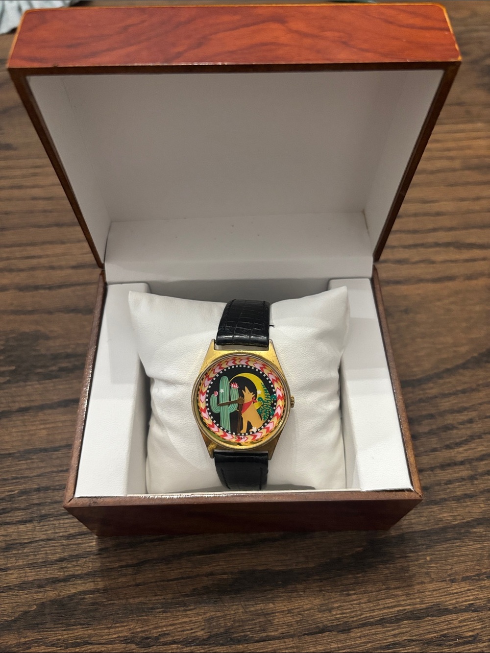 Gold Tone Wrist Watch Rotating Lizard Desert design Unisex